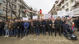 Thousands of minority Serbs protest Kosovo's decision to abolish the Serbian dinar